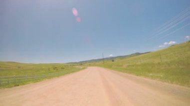Güney Denver kırsal toprak yolda araba araba