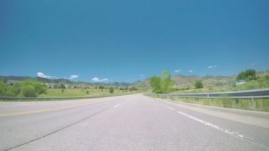 Güney Wadsworth Blvd üzerinde araba araba