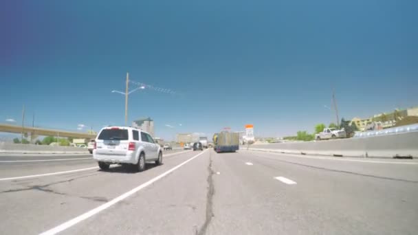 주간 고속도로에서 운전 하는 자동차 — 비디오