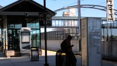  Hafif raylı sistem istasyonuna crossover Köprüsü