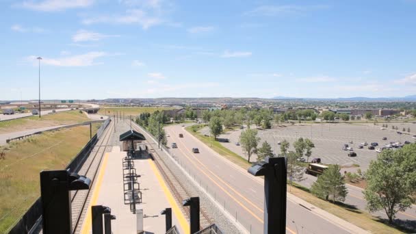 काउंटी लाइन लाइट रेल स्टेशन का दृश्य . — स्टॉक वीडियो