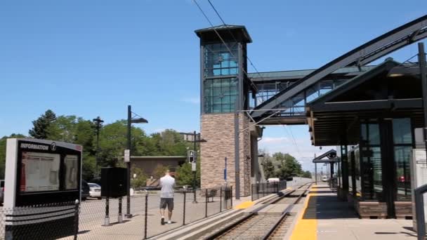 과수원 도시 철도 역의 보기. — 비디오