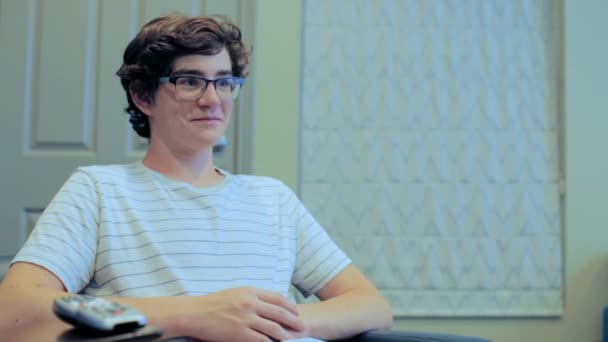 Young man watching tv — Stock Video