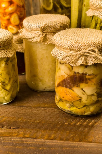 Verduras enlatadas caseras — Foto de Stock