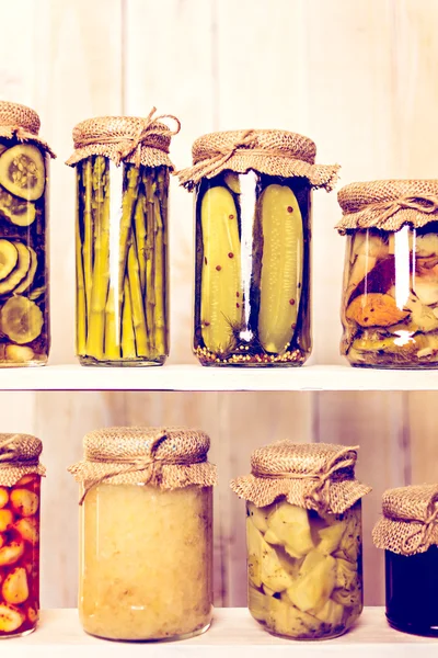 Canned organice vegetables — Stock Photo, Image