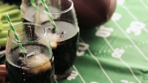 Aperitivos para la fiesta de fútbol — Vídeos de Stock