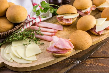 Jambon ve peynir kaydırıcıları