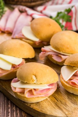 Jambon ve peynir kaydırıcıları