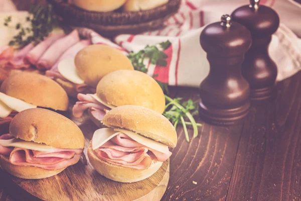 Sliders de presunto e queijo — Fotografia de Stock