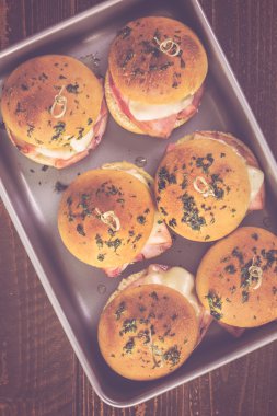 Jambon ve peynir kaydırıcıları