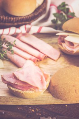 Jambon ve peynir kaydırıcıları