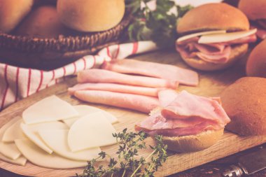 Jambon ve peynir kaydırıcıları