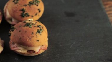 Jambon ve peynir kaydırıcıları