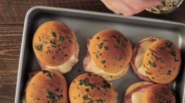 Jambon ve peynir kaydırıcıları