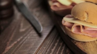 Jambon ve peynir kaydırıcıları