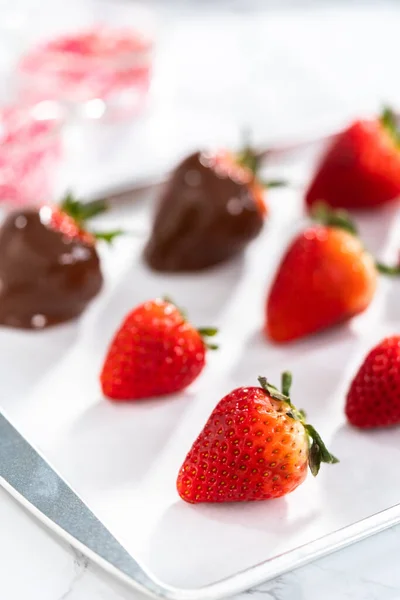 Ingrediënten Voor Bereiding Van Aardbeien Met Chocolade — Stockfoto