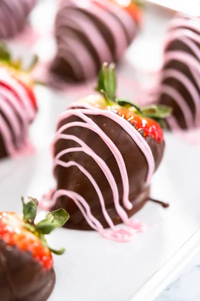 Chocolate Dipped Strawberries Drizzled Melted Chocolate — Stock Photo, Image