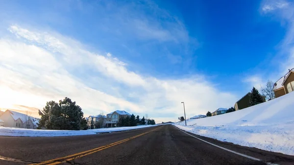 Rijden Door Typisch Amerikaanse Voorsteden Een Koude Winterochtend — Stockfoto