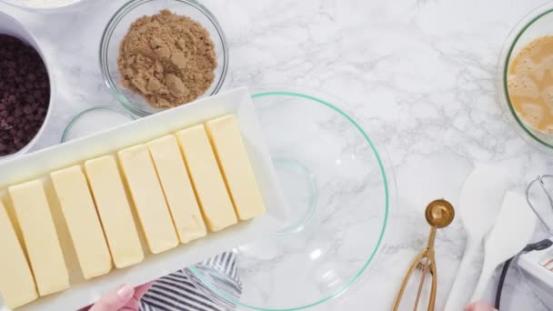 Paso Paso Acostado Mezclar Ingredientes Tazón Vidrio Para Hacer Galletas — Vídeos de Stock