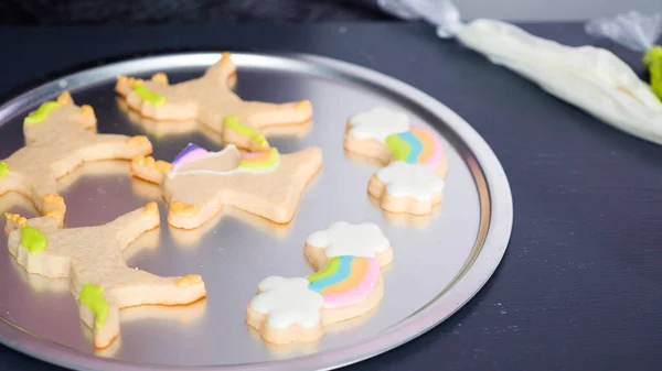 Pas Pas Décorer Les Biscuits Sucre Licorne Avec Glaçage Royal — Photo