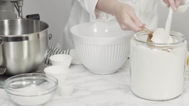 Výroba Čokoládové Mořské Panny Ocasy Silikonové Plísně Zdobit Vanilkové Cupcakes — Stock video