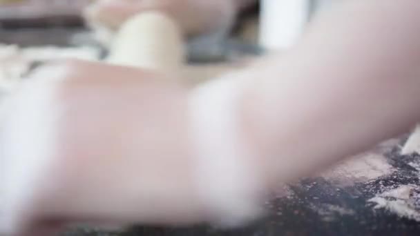 推出糖饼干面团烘焙圣诞饼干 — 图库视频影像