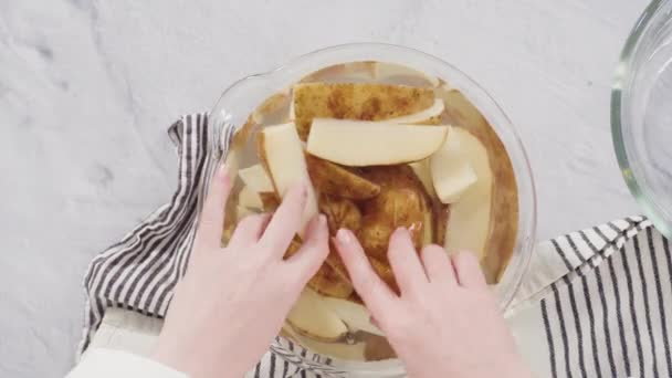 Pas Pas Préparation Pommes Terre Roussâtres Quartiers Avec Huile Olive — Video