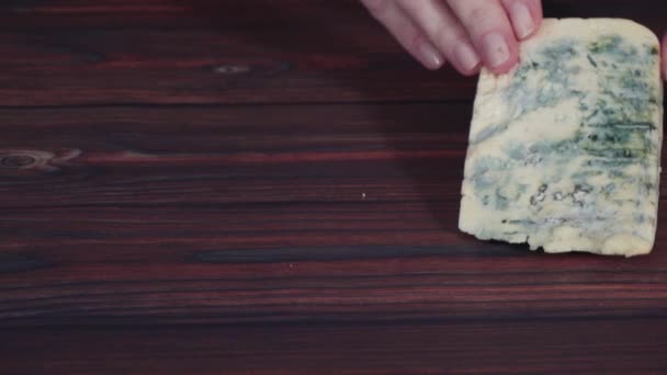 Разнообразие Больших Клиньев Изысканный Сыр — стоковое видео