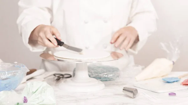 Stacking Cake Layers Create Three Layer Vanilla Cake — Stock Photo, Image