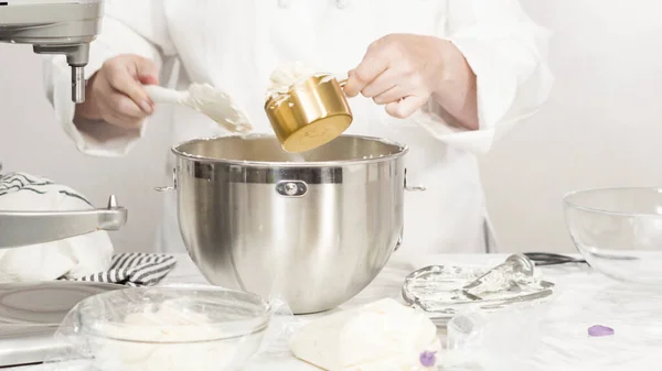 Mistura Ingredientes Misturador Cozinha Para Fazer Cobertura Creme Manteiga — Fotografia de Stock