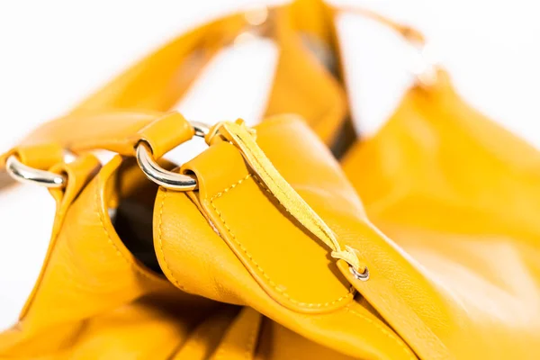 Gelbe Tasche Für Frauen Auf Weißem Hintergrund — Stockfoto