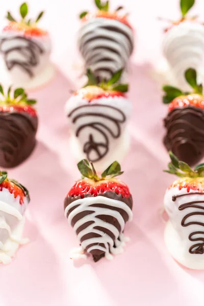 White Dark Chocolate Dipped Strawberries Pink Background — Stock Photo, Image