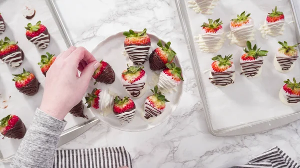 Flat Lay Step Step Arranging Chocolate Strawberries Cake Stand — Stock Photo, Image