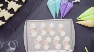 Tek boynuzlu at şekerli kurabiyeler..