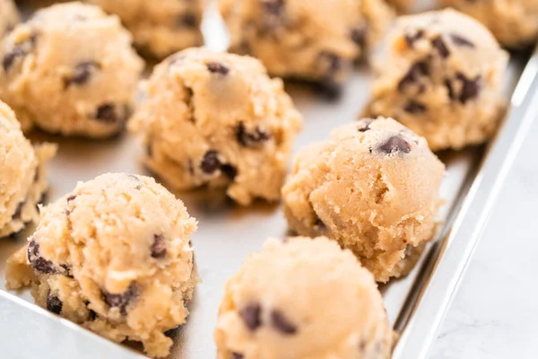 Pasta Biscotti Fatta Casa Con Gocce Cioccolato Una Teglia — Foto Stock