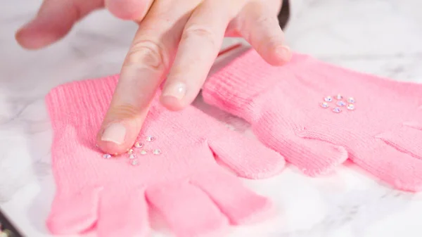 Guantes Para Niños Rhinestone Rosa Con Formas Copo Nieve —  Fotos de Stock