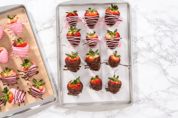 Flat Lay Chocolate Dipped Strawberries Drizzled Melted Chocolate — Stock Photo, Image