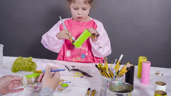 Papelaria Infantil Pintura Rolos Papel Higiênico Vazios Com Tinta Acrílica — Fotografia de Stock