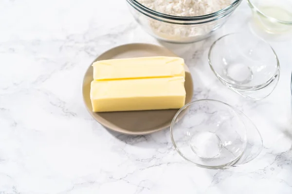 Ingrédients Dans Bol Mélanger Verre Pour Cuire Gâteau Livre Citron — Photo