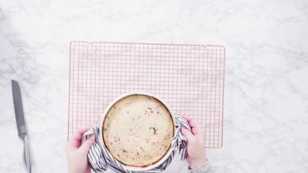 Mescolare Gli Ingredienti Nel Mixer Cucina Piedi Fare Torta Funfetti — Video Stock