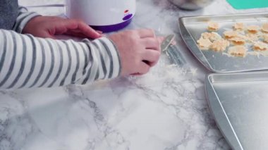 Fırın tepsisindeki küçük kar taneleri gibi çikolatalar..