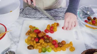 Bir kap makarna tarifi için sebze..