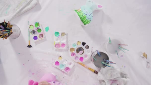 Enseignement Domicile Pendant Confinement Covid Petite Fille Peinture Papier Mache — Video