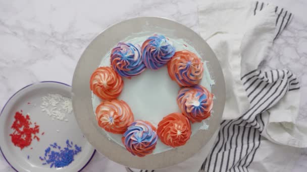 층짜리 바닐라 케이크를 만드는 — 비디오
