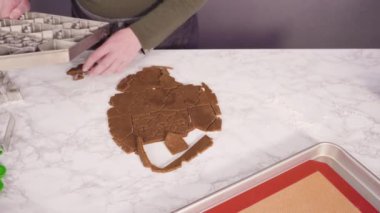 Noel kurabiyeleri pişirmek için şekerli kurabiye hamuru hazırlıyorum..