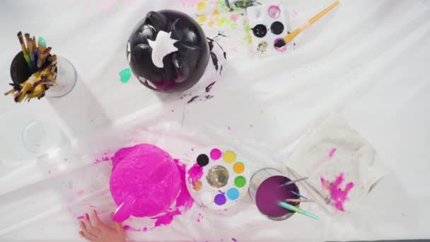Malba Řemeslné Dýně Akrylovou Barvou Halloween — Stock video