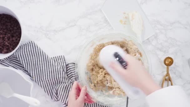 Mehl Mit Anderen Zutaten Vermischen Einen Kuchen Backen — Stockvideo