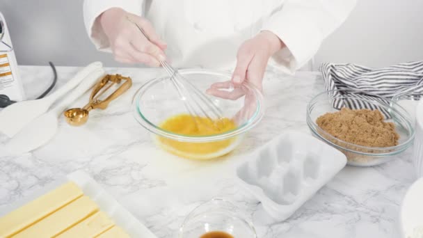 Misturando Ingredientes Uma Tigela Vidro Para Fazer Crepes — Vídeo de Stock