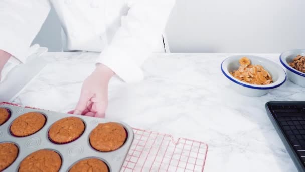 Torte Appena Sfornate Muffin Pane Alle Noci Banana Conditi Con — Video Stock