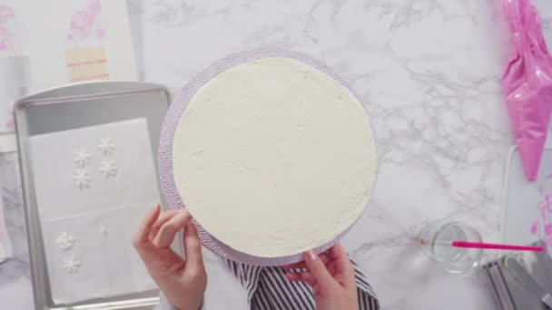 Decoración Pastel Funfetti Redondo Con Copos Nieve Fondant Rosa Blanco — Vídeo de stock